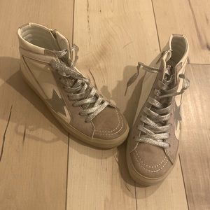 Sneakers similar look to golden goose size 6.